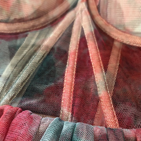 Beautiful dress - Picture 3 of 6